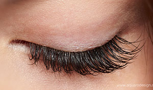 Einzelwimpernverlängerung